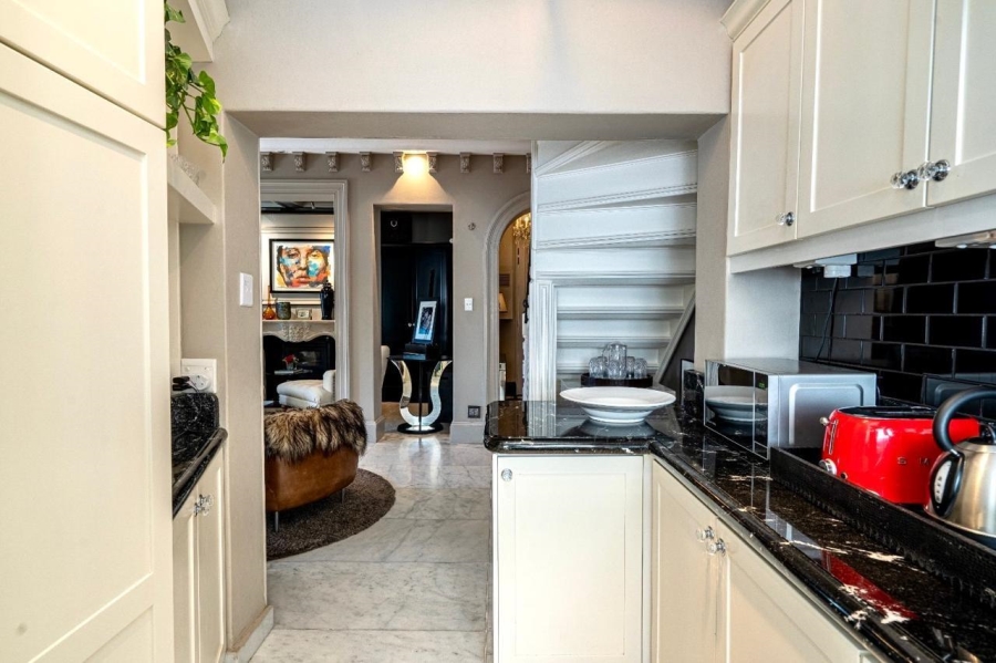 To Let 2 Bedroom Property for Rent in Bantry Bay Western Cape